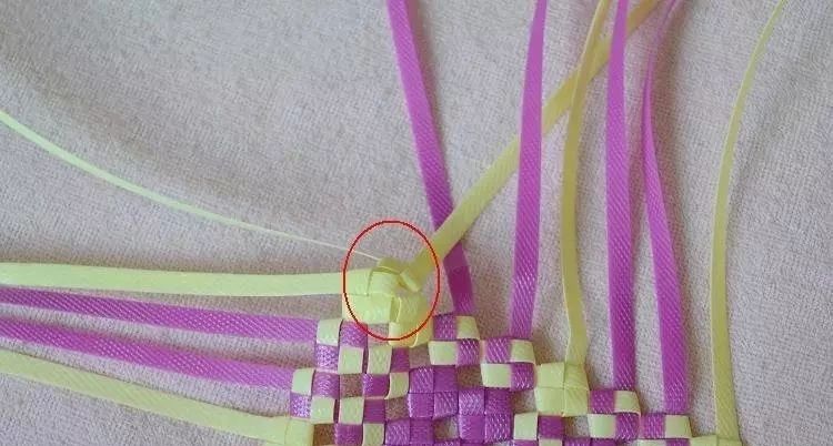 塑料带手工编织篮子收纳筐,塑料袋收纳筐