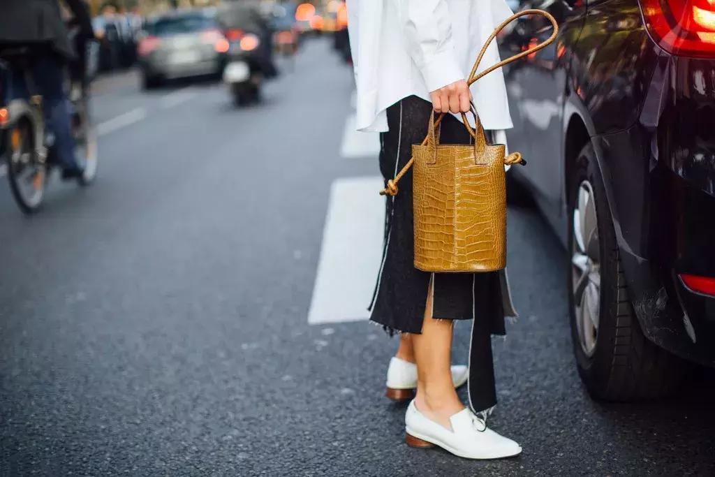 春夏小白鞋新款2022爆款百搭,百搭厚底小白鞋春夏