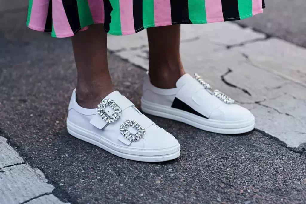 春夏小白鞋新款2022爆款百搭,百搭厚底小白鞋春夏