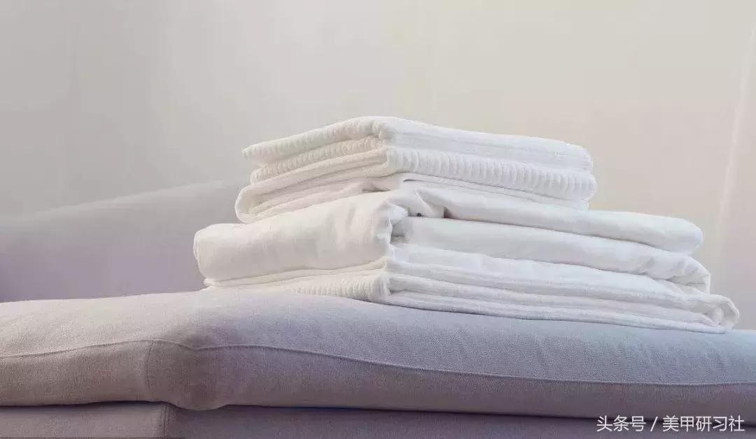 美甲指甲断了什么原因,美甲指甲为什么会整个掉下来