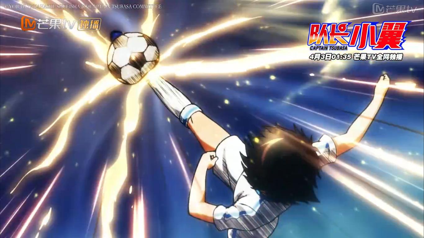 足球场上队员的暖心时刻,希望足球小将们团结奋进再创佳绩