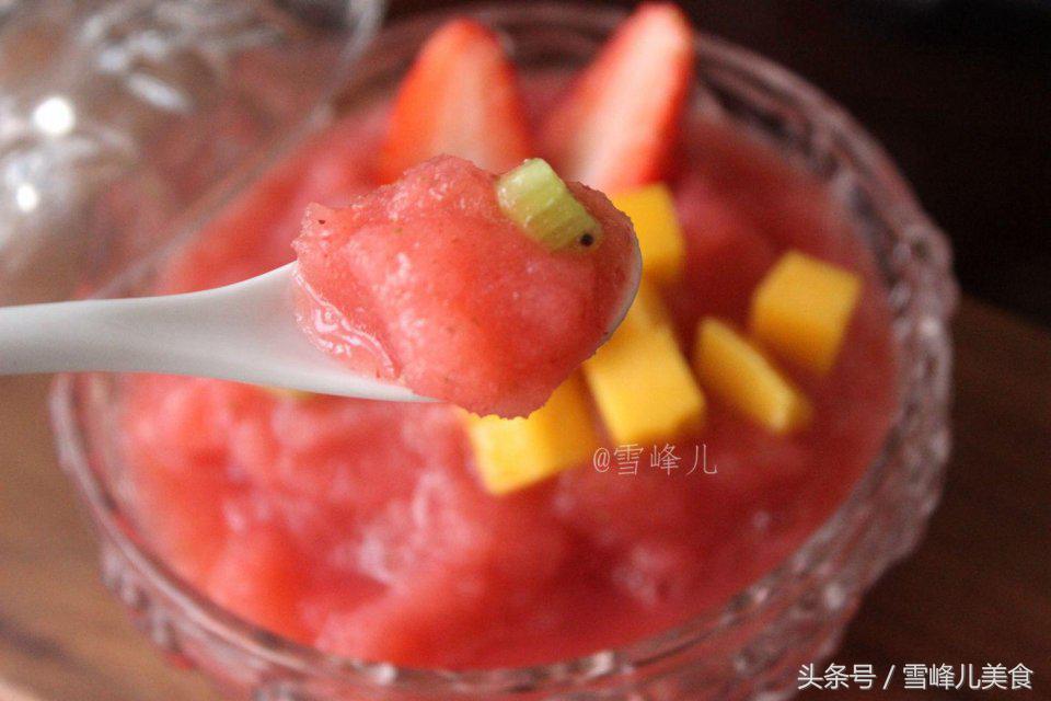 夏日自制冷饮沙冰,如何自制真正的水果冰沙