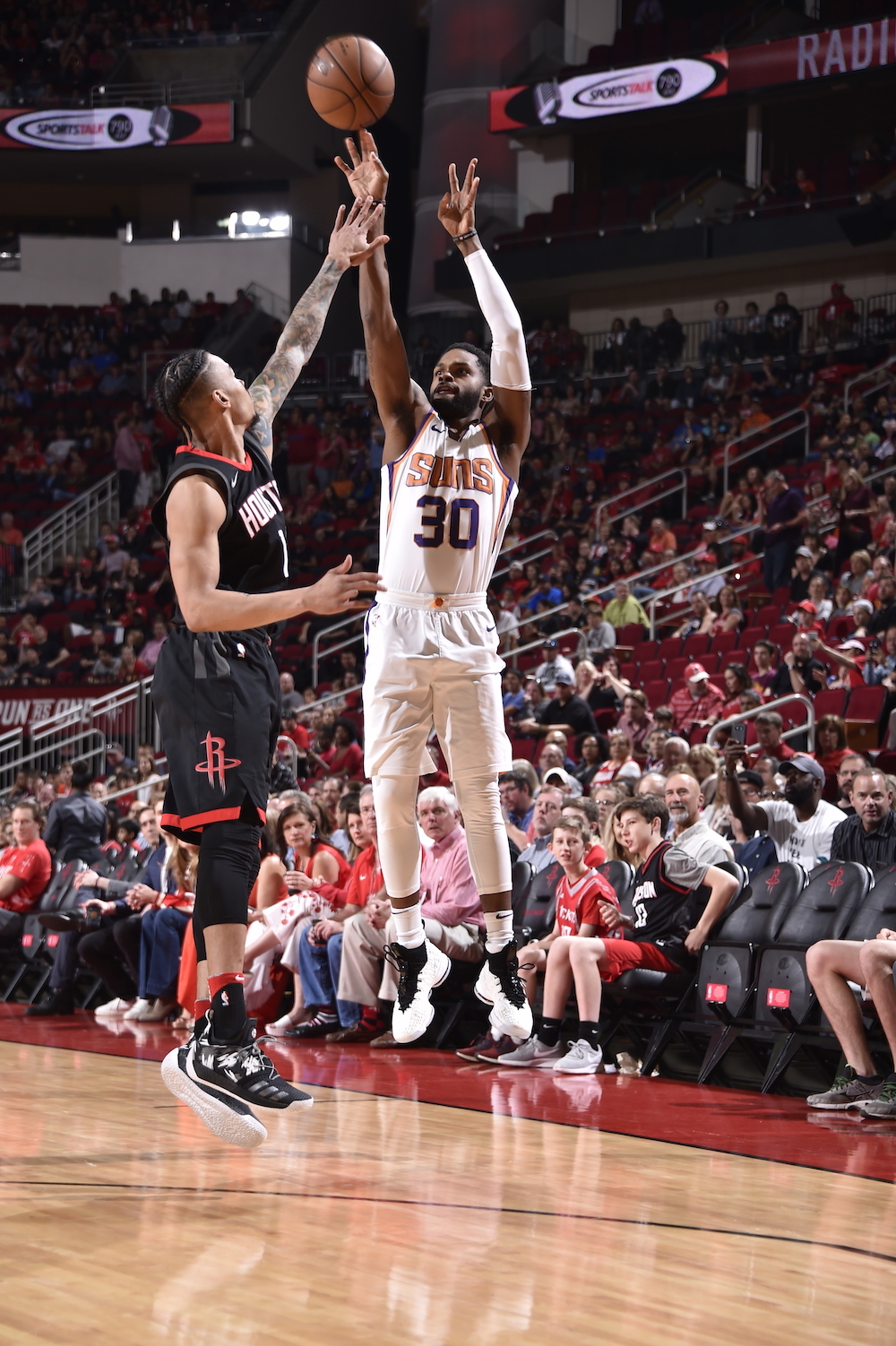 勒布朗最新战靴,勒布朗创造纪录