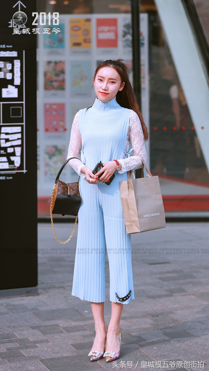 春季照着穿减龄时髦又优雅,热门女生春天这样穿真的很减龄