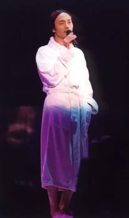 张国荣虽已故多年,但有一点,国际时尚圈依然在争相效仿