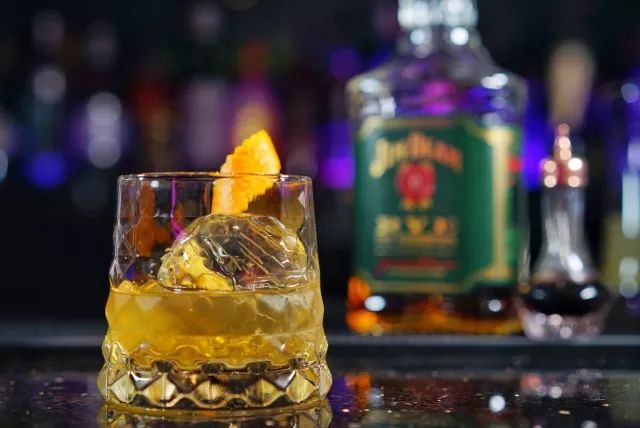 揭秘“X”餐吧，不仅美食份量MAX，鸡尾酒还花样百出！