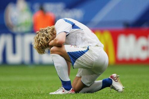 06世界杯内德维德,内德维德惊天一跪欧洲杯