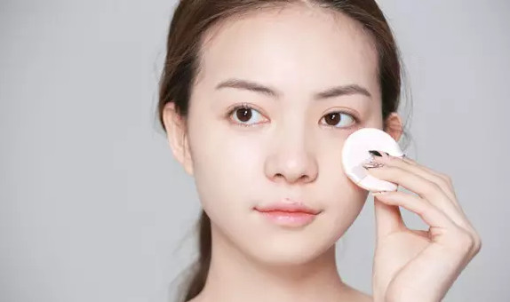 脸上种了樱桃草莓？郑爽崔雪莉的“果汁脸”怎么画出来？