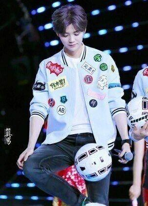 鹿晗父亲是什么民族,鹿晗父亲个人简介