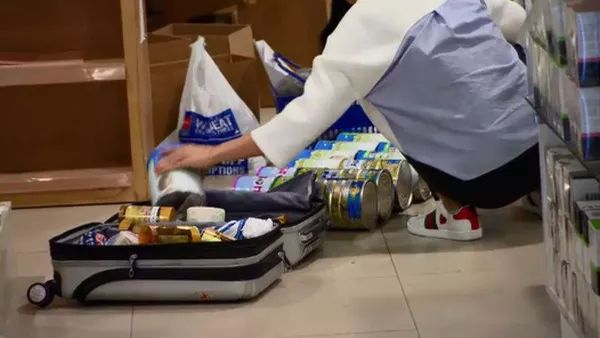 天没亮就来排队,天没亮就出门排队