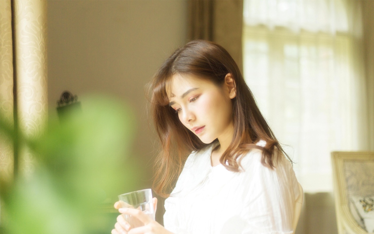 那个漂亮姐姐毁容后，自杀了.....