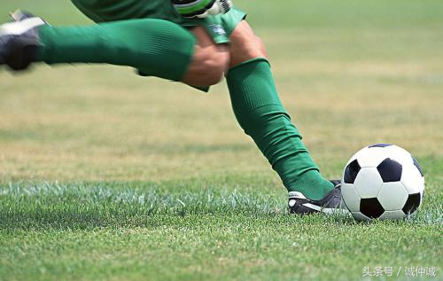 女朋友和足球你选哪个,选足球还是选女朋友