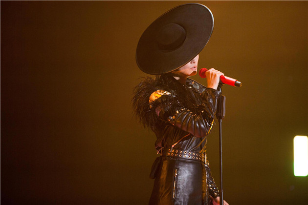 李宇春高定2022,回忆2018年李宇春的演唱会