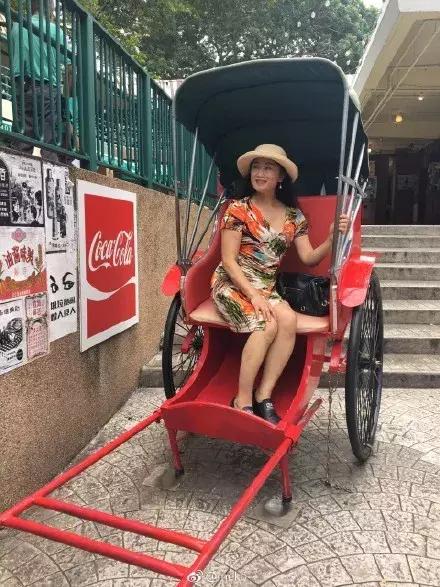 看完我妈拍的春游照片,我跟我爸都哭了……