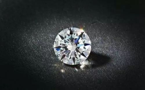 钻石是如何形成的，凭什么就卖那么贵，真有那么大价值吗？