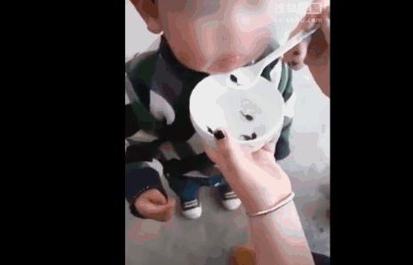 家长给孩子喂活蝌蚪,孩子能吃活的蝌蚪吗