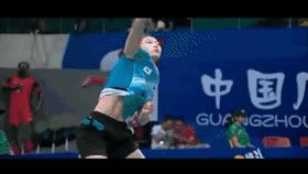 后退单脚起跳杀球步法,杀球既轻松又不累教学单脚起跳