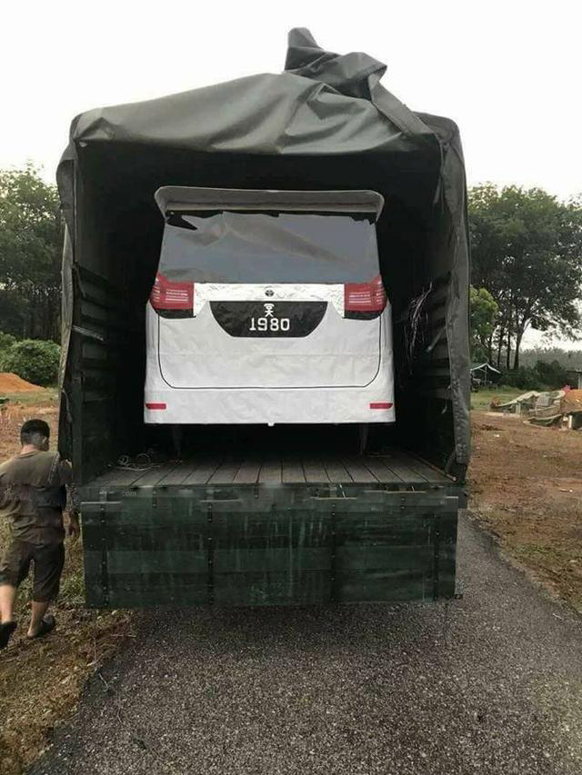 清明祭品太土豪，几十万豪车说烧就烧，清明奇葩大观