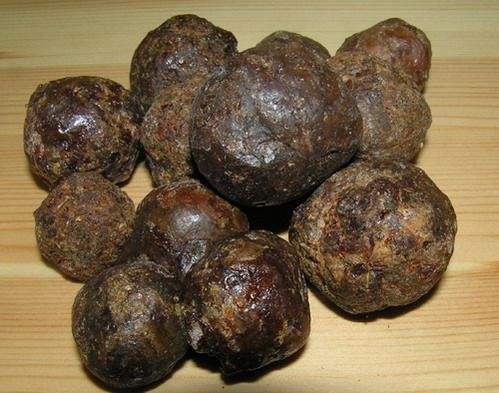 蜂王浆与蜂胶哪个好,蜂王浆和蜂胶哪个更经济实惠