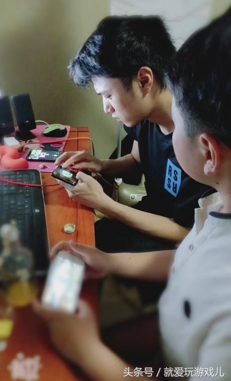 荒野行动挑战只用唐刀吃鸡,荒野行动一挑四枪吃鸡