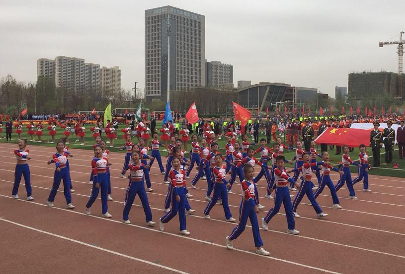 小学生运动会的童趣,有趣的运动会一年级小学生