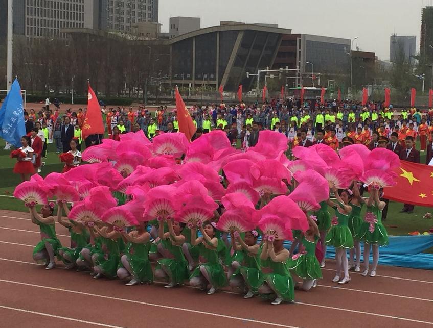小学生运动会的童趣,有趣的运动会一年级小学生