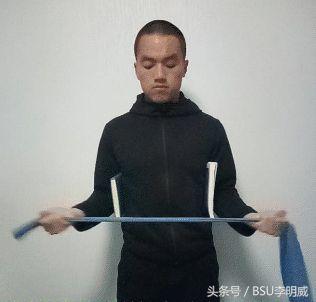 肩关节撞击症如何引起的,肩关节弹响撞击三个动作康复