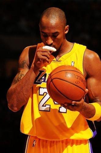 打篮球手指挫伤肿变粗,挫伤大拇指往后掰会疼