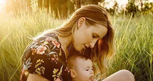 女性月子病有哪些症状,女性月子病和风湿病怎么分别