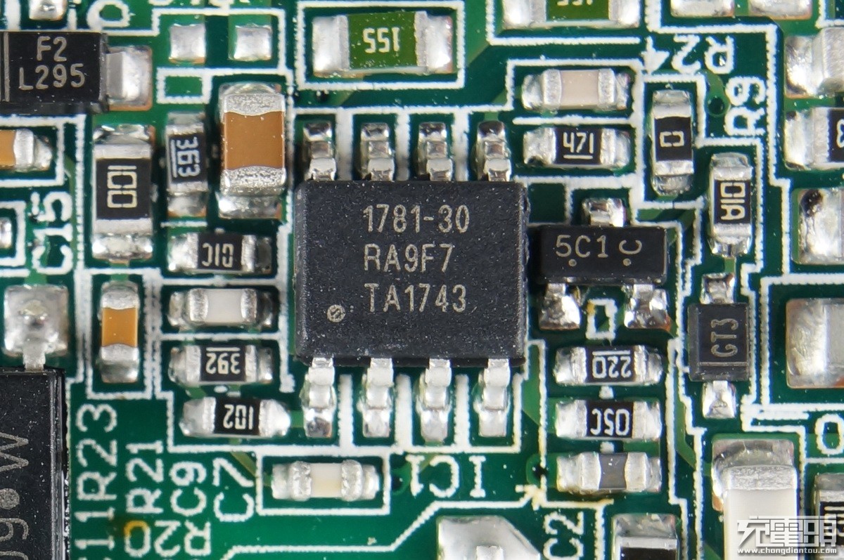 魅族充电器二换一,魅族原装充电器拆解