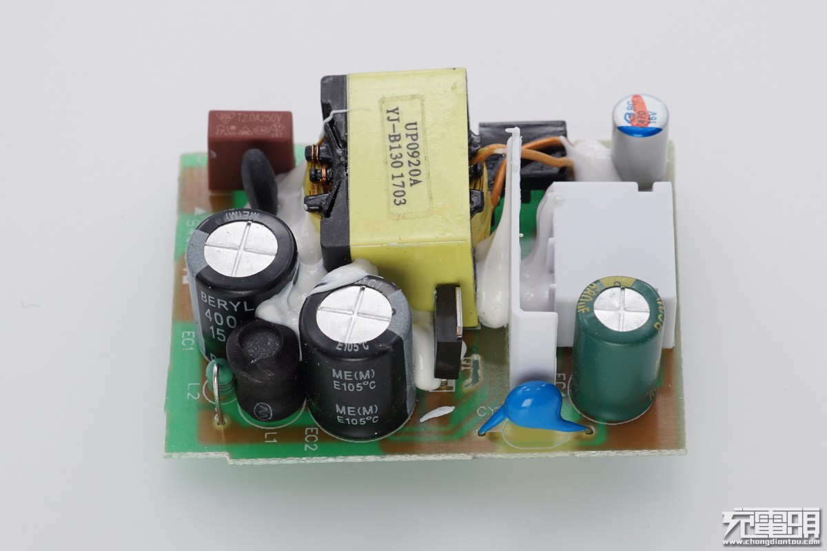 魅族充电器二换一,魅族原装充电器拆解