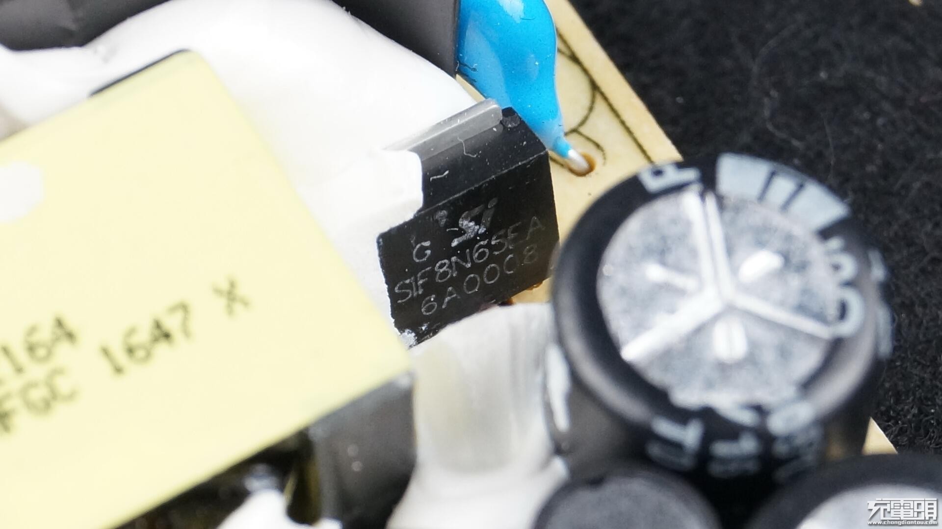 魅族充电器二换一,魅族原装充电器拆解