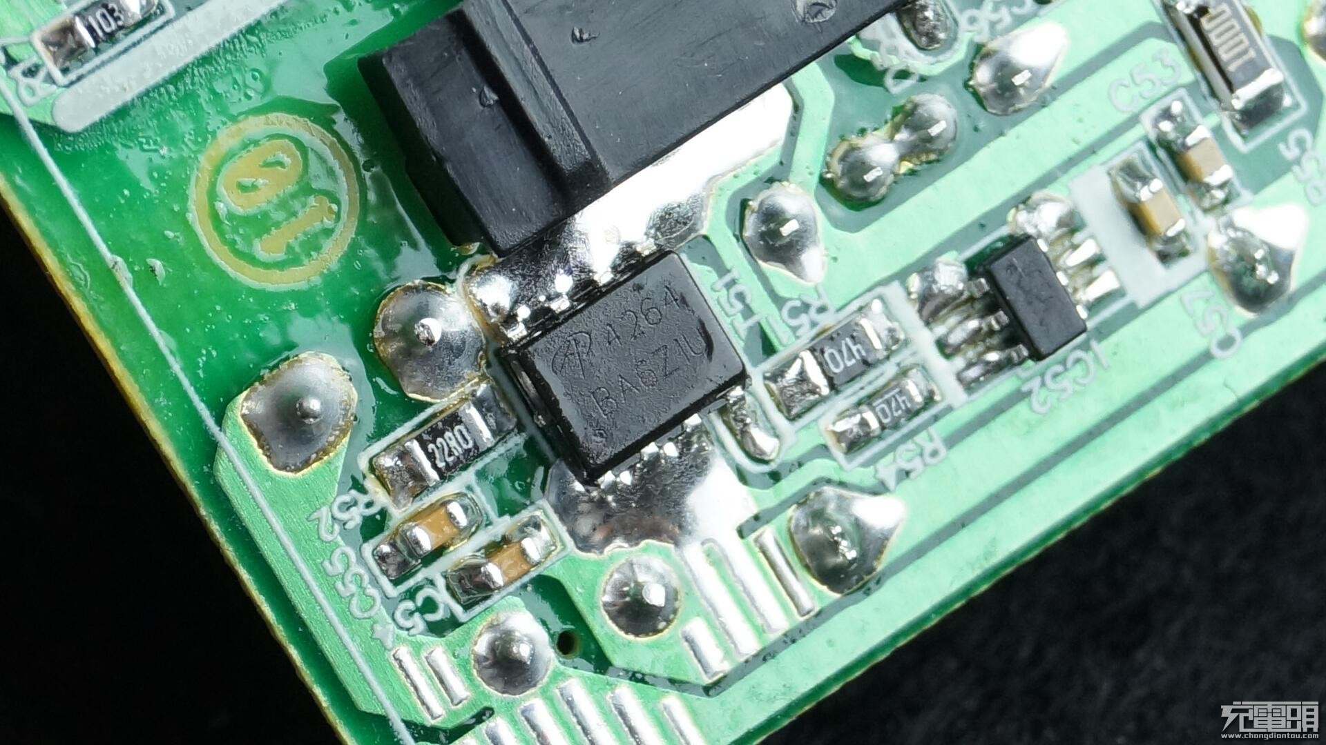 魅族充电器二换一,魅族原装充电器拆解