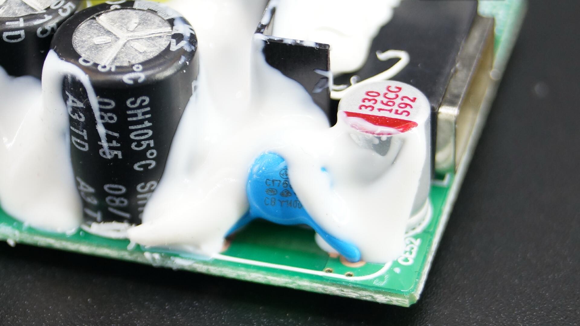 魅族充电器二换一,魅族原装充电器拆解