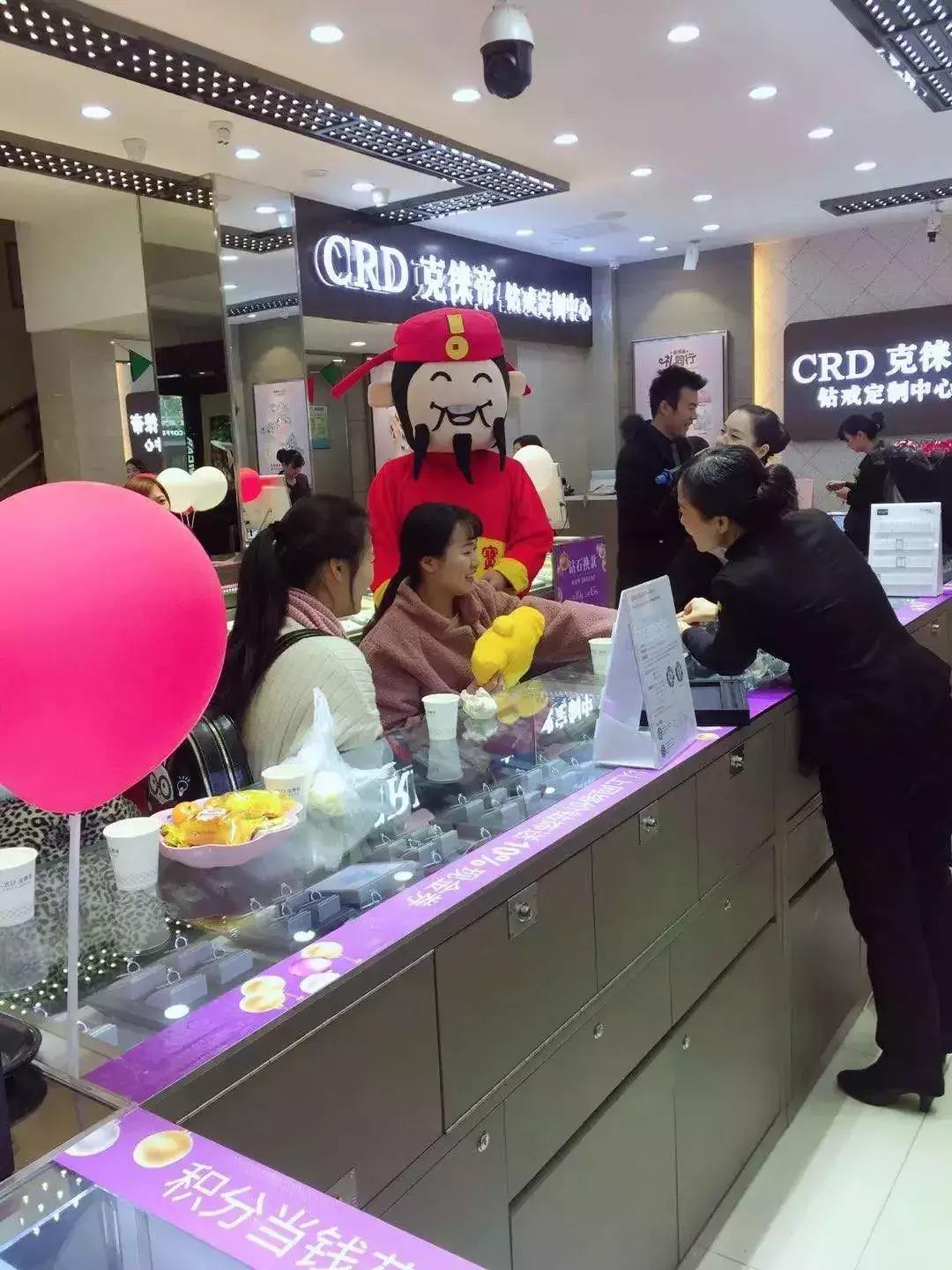 如果这样跟你求婚你会接受吗,他是用什么方式跟你表白的