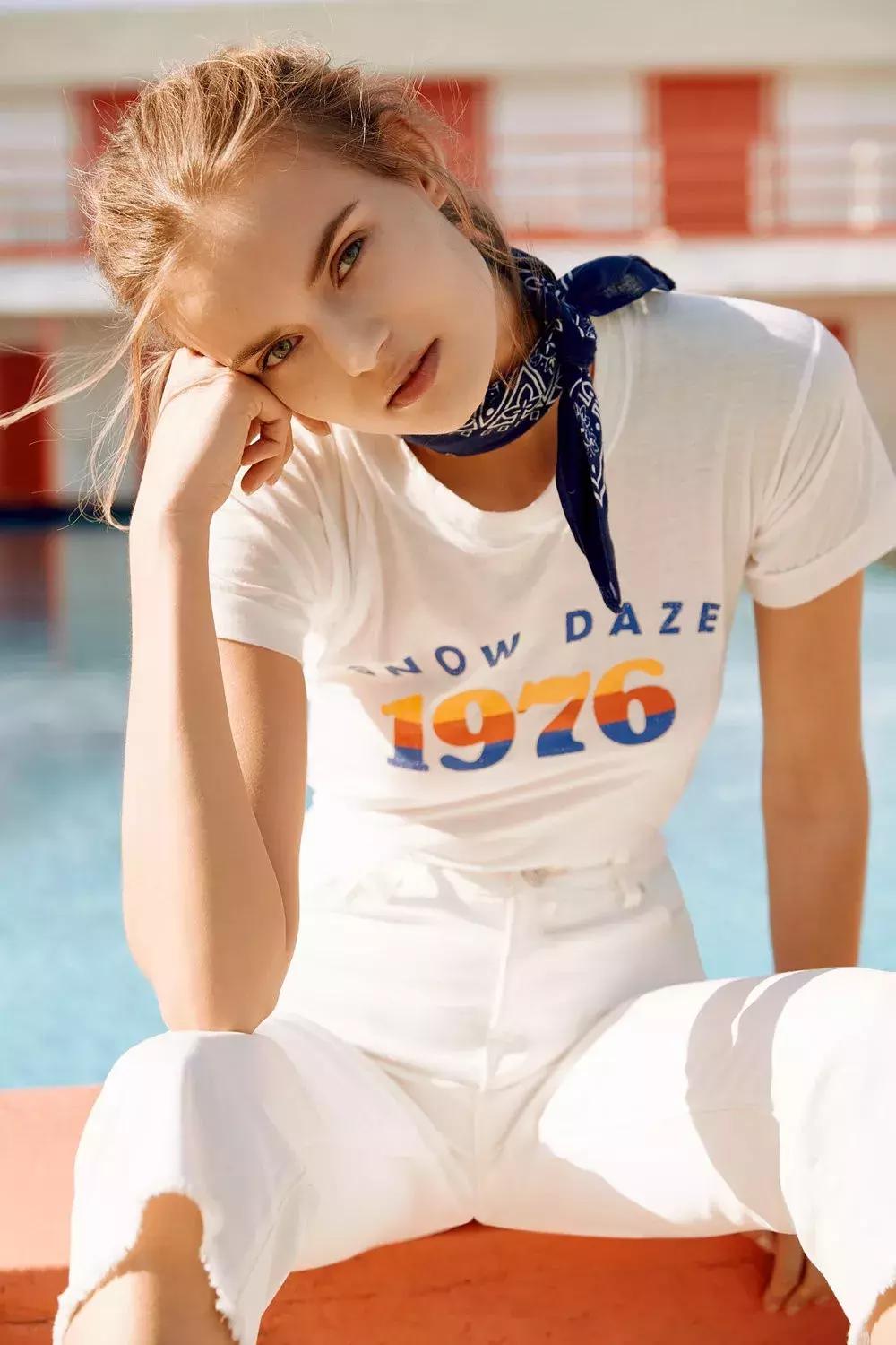 丝巾多种佩戴方式,丝巾的四种佩戴方式