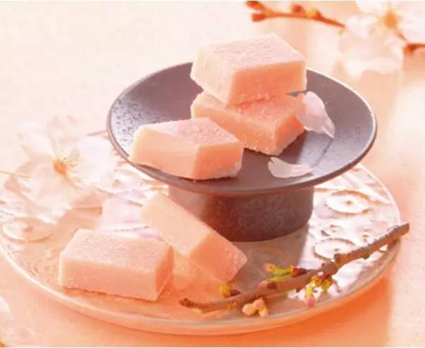 好看的樱花单品,这些少女心爆棚的樱花系美妆品