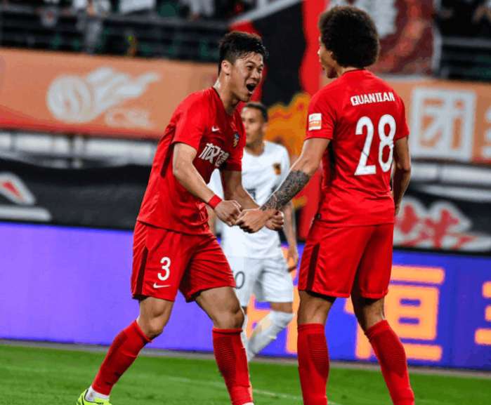 这样对待对手的队旗真的好吗?权健队长和领队处理方式引争议