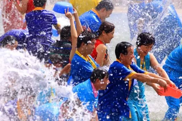 对不起！我要请假回家过泼水节，不然我们寨子要输了！