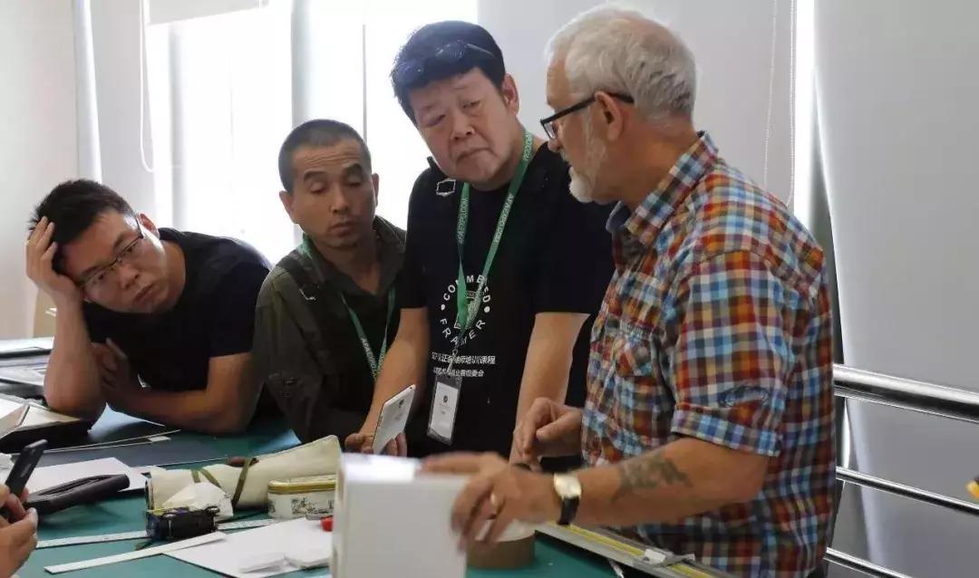 国画装裱的方法与价格,国画损毁获赔300万