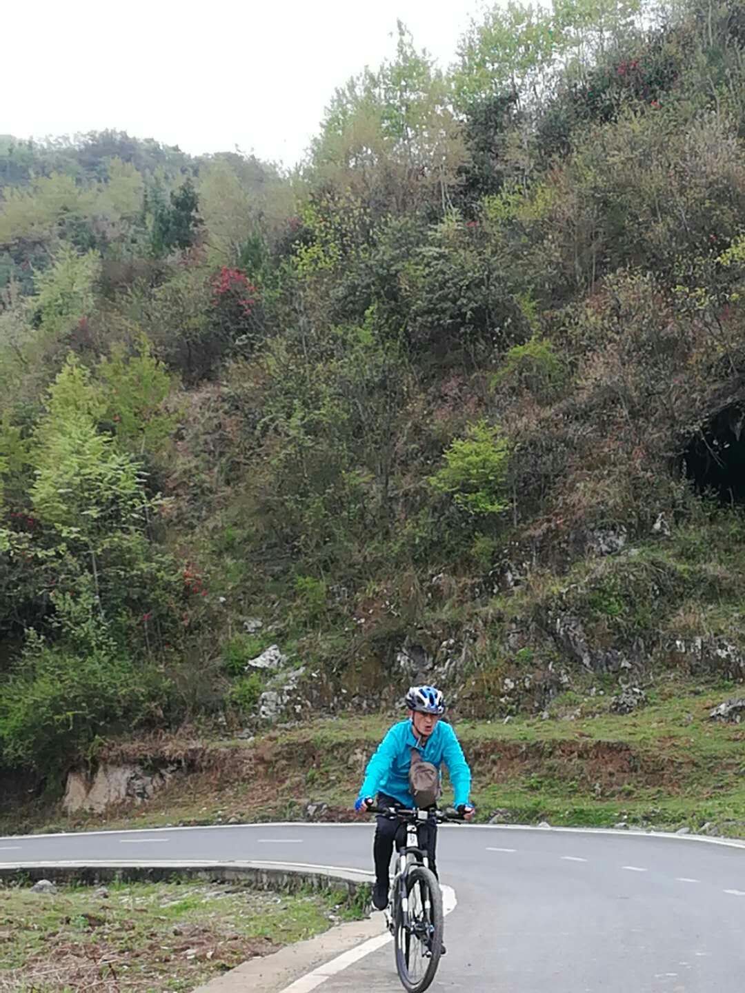 骑行遇险却呼救无门,骑行意外险避坑