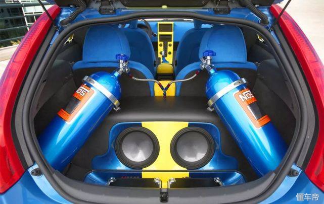 按一下开关就直接走的小汽车,长按启动改装一键启动