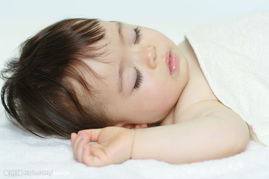 三月大的宝宝吐奶怎么办,三个月大的婴儿吐奶怎么回事