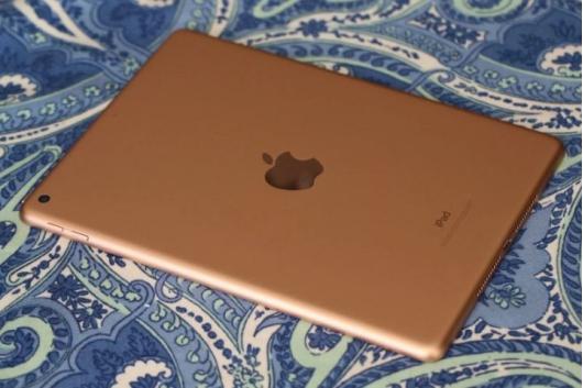 华为最新平板m5对比ipad,华为平板m5和苹果平板2018哪个好