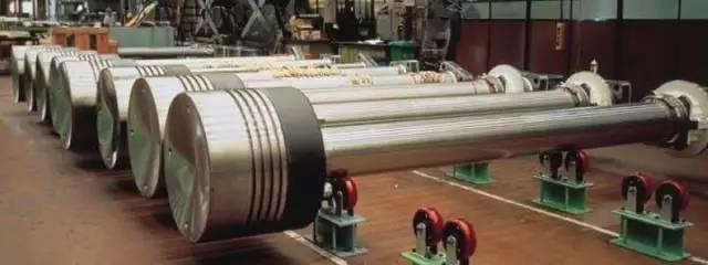 柴油机靠什么限制最高转速,世界最大柴油机转速