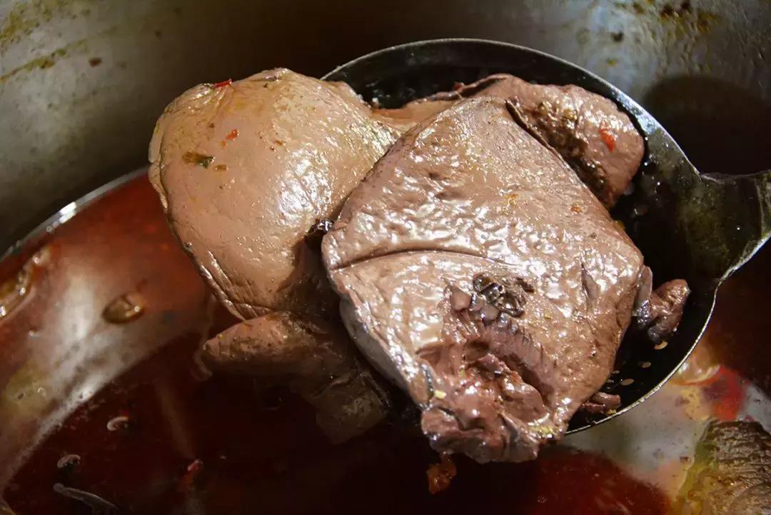 一天卖100斤面！阜阳这家刀削面，一到晚上门口就火到堵路