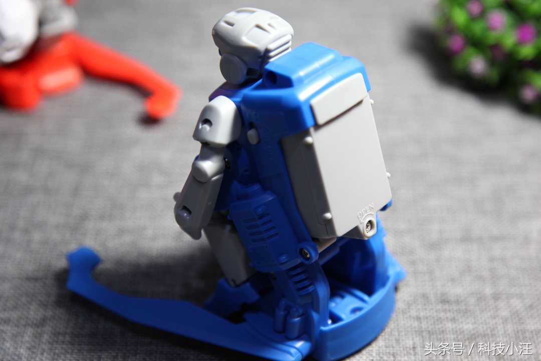 为了圆自己心中的足球梦，入手米家有品众筹的SIMI足球机器人套装