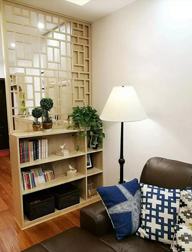 家里大门对着客厅门阻隔效果图,客厅大门对着厨房门如何装修