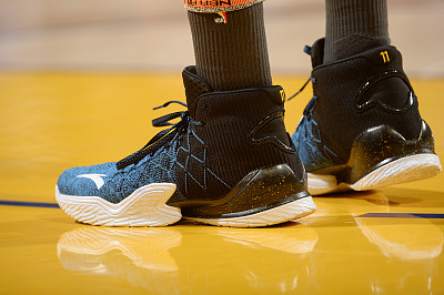 nba赛场球鞋特写,安踏kt8纪念科比