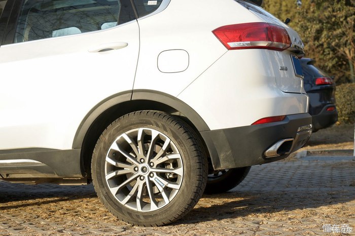 哈弗h6蓝标1.5t测评,第三代哈弗h61.5t2.0t选哪个好